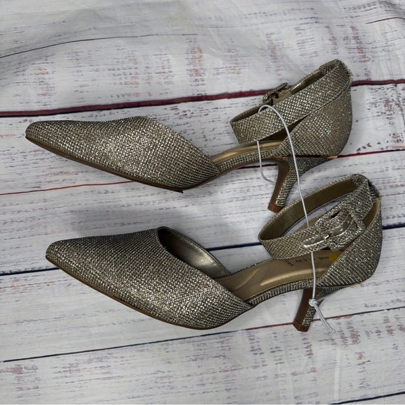 Anne Klein Fararia Iflex Pointed Toe Mid Heel Ankle Strap Pump size 9 - Picture 3 of 10